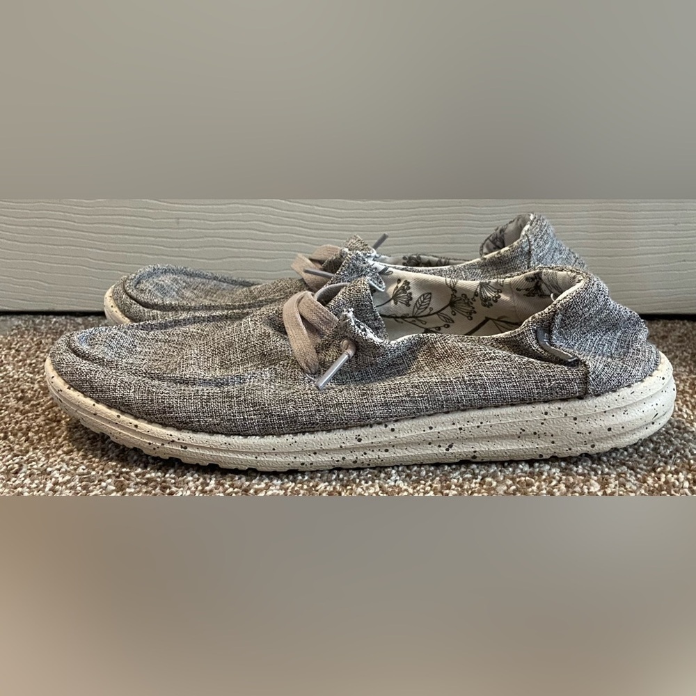 Hey Dude Women's Wendy L Linen, Iron, 9 US GENTLY USED